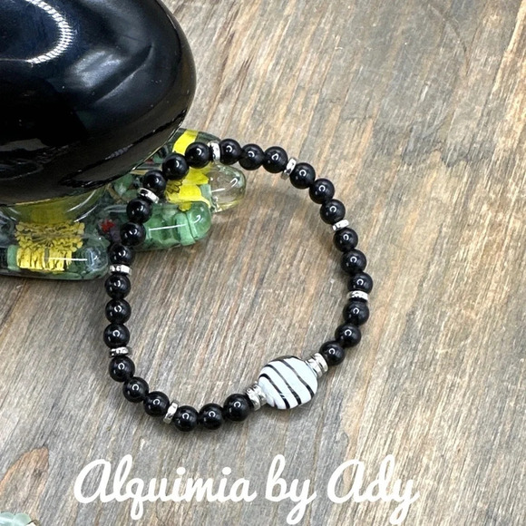 6mm dainty Black onyx beaded bracelet - Picture 1 of 5